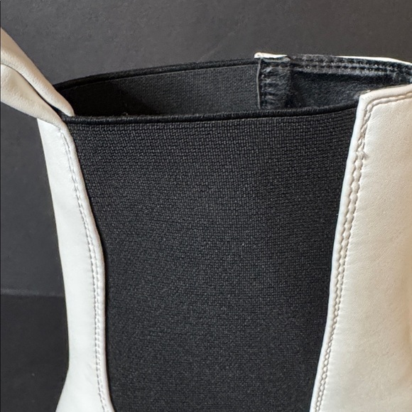 White and Black Western Boots - Picture 7 of 12